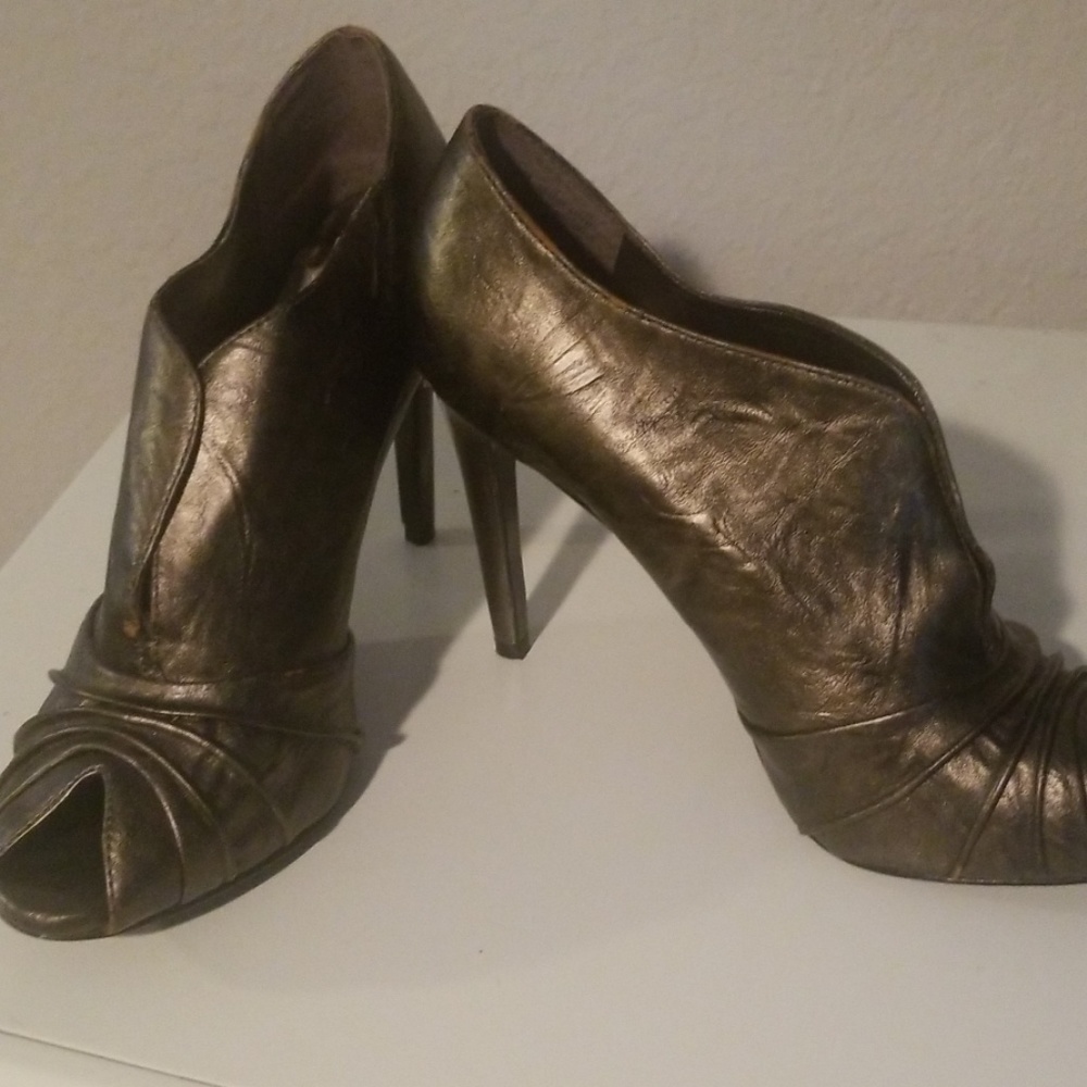 Carlos Santana heels